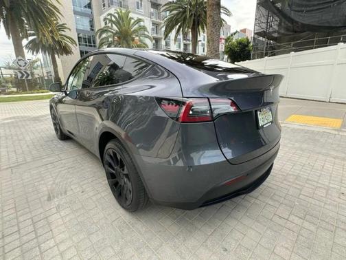 Midnight Silver Metallic 2023 Tesla Model Y Long Range