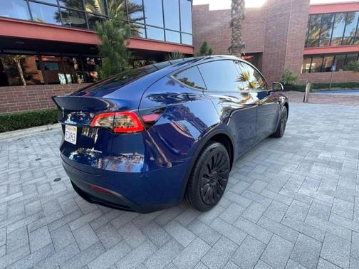 Deep Blue Metallic 2023 Tesla Model Y Long Range