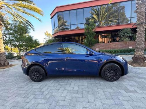 Deep Blue Metallic 2023 Tesla Model Y Long Range