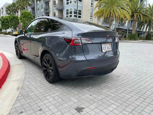2023 Tesla Model Y Base