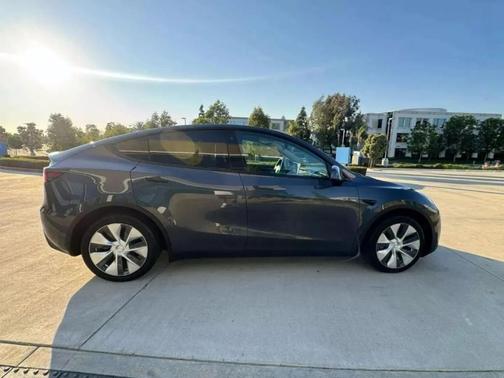 Gray 2024 Tesla Model Y Long Range
