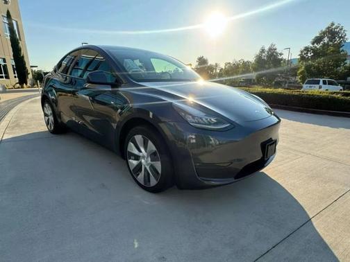 Gray 2024 Tesla Model Y Long Range