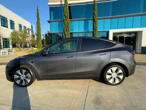 Gray 2024 Tesla Model Y Long Range