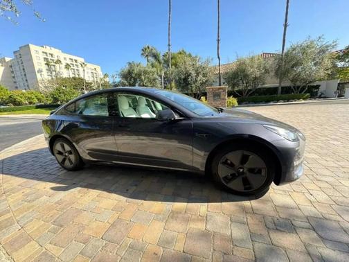 Gray 2022 Tesla Model 3 Long Range