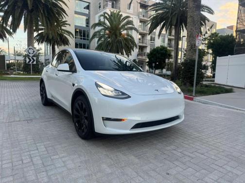 2023 Tesla Model Y Long Range