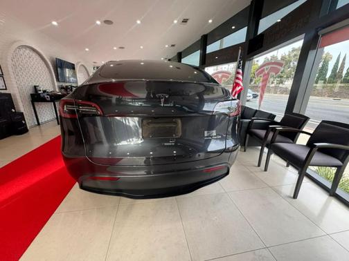 2025 Tesla Model Y Long Range