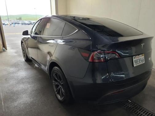2025 Tesla Model Y Long Range