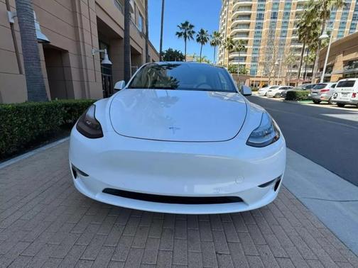 Pearl White Multi 2023 Tesla Model Y Long Range