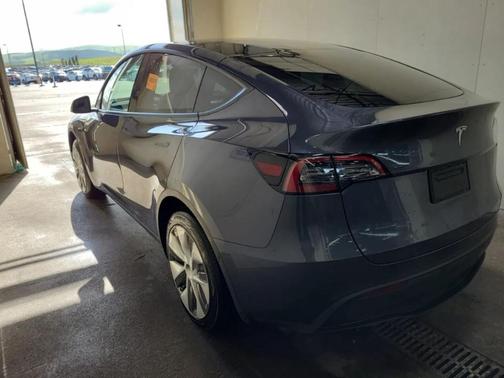 2023 Tesla Model Y Base