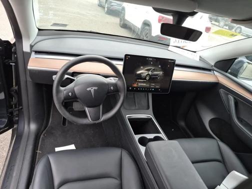 2023 Tesla Model Y Base