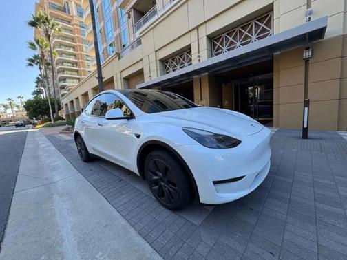 2024 Tesla Model Y Long Range