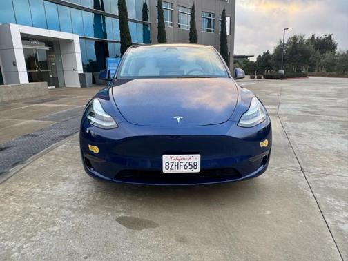 Deep Blue Metallic 2023 Tesla Model Y Long Range
