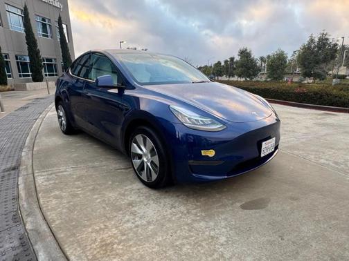 Deep Blue Metallic 2023 Tesla Model Y Long Range