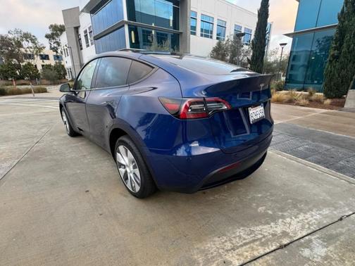 Deep Blue Metallic 2023 Tesla Model Y Long Range