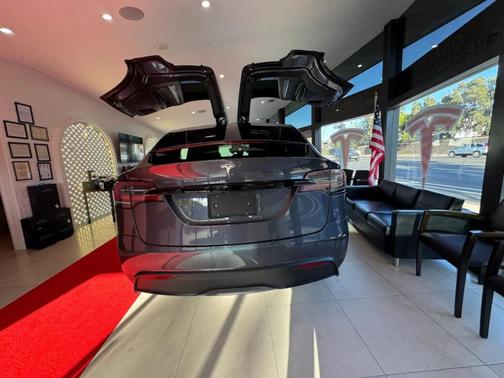 2023 Tesla Model X Standard Range