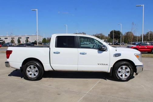2017 Nissan Titan SV