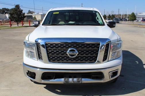 2017 Nissan Titan SV