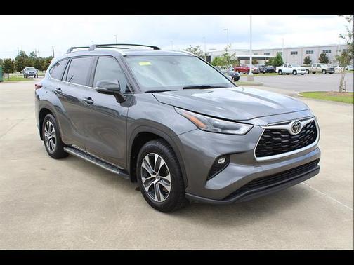 Magnetic Gray Metallic 2024 Toyota Highlander XLE