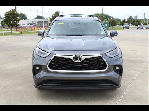 Magnetic Gray Metallic 2024 Toyota Highlander XLE