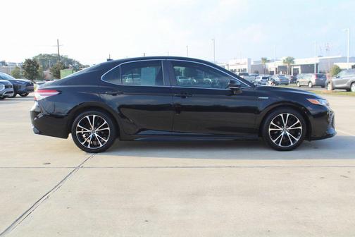 2019 Toyota Camry Hybrid SE