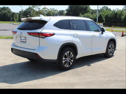 Blizzard Pearl 2020 Toyota Highlander XLE