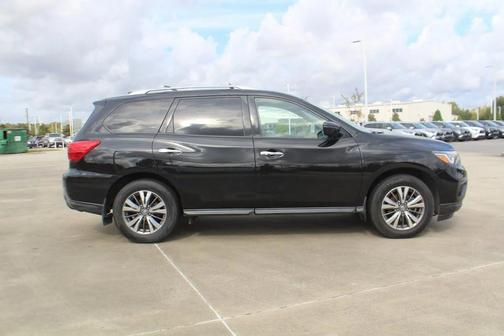 2019 Nissan Pathfinder SV