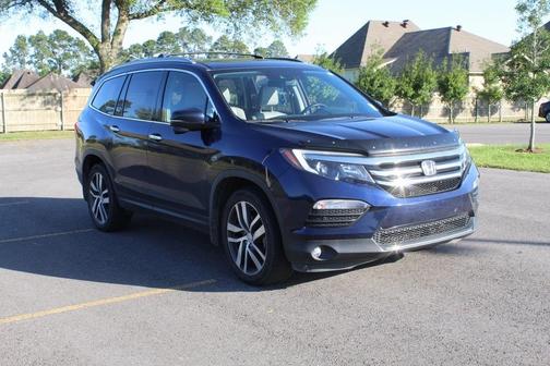 Photo 3 of 28 of 2017 Honda Pilot Touring