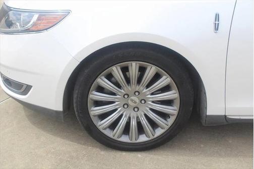 2014 Lincoln MKS Base
