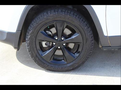 2017 Jeep Cherokee Sport