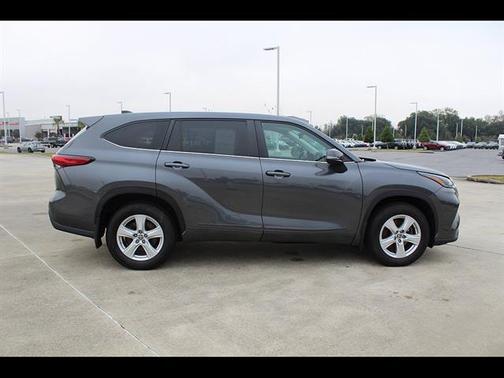 Magnetic Gray Metallic 2023 Toyota Highlander L