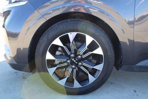 2024 Kia Carnival EX