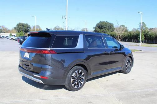 2024 Kia Carnival EX