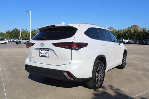 2024 Toyota Highlander XLE
