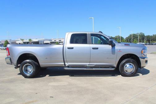 2024 RAM 3500 Big Horn Crew Cab 4x4 8' Box