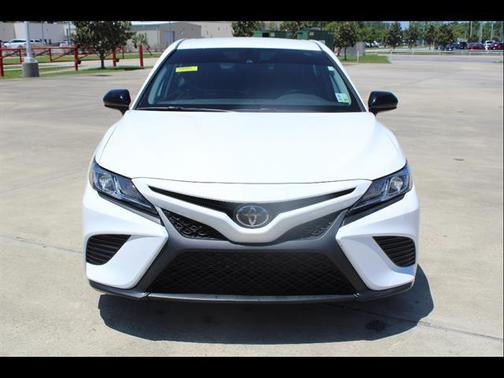 Super White 2020 Toyota Camry SE