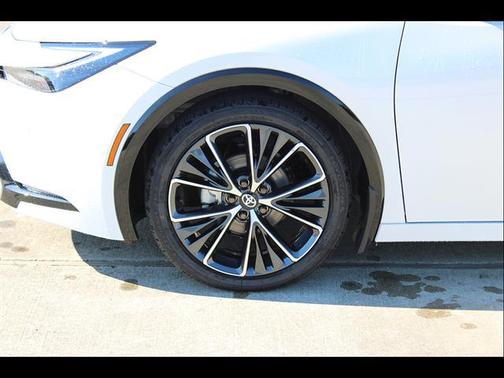 Wind Chill Pearl 2027 Toyota Prius XLE