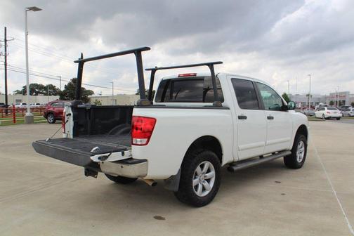 2013 Nissan Titan SV