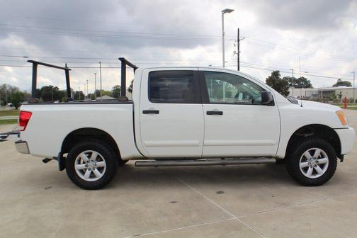 2013 Nissan Titan SV