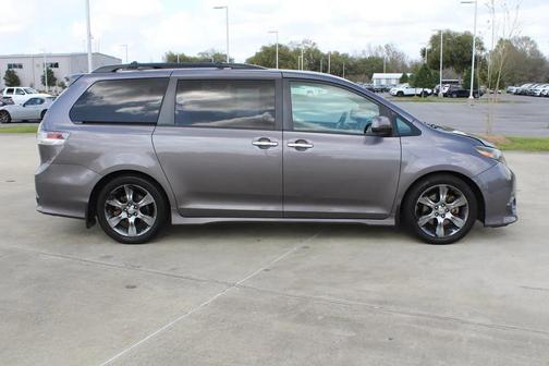 2016 Toyota Sienna SE