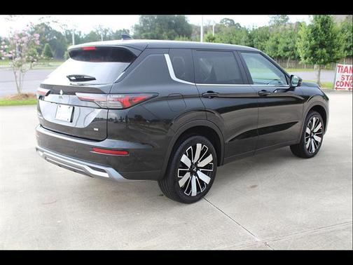 BLACK 2025 Mitsubishi Outlander SE