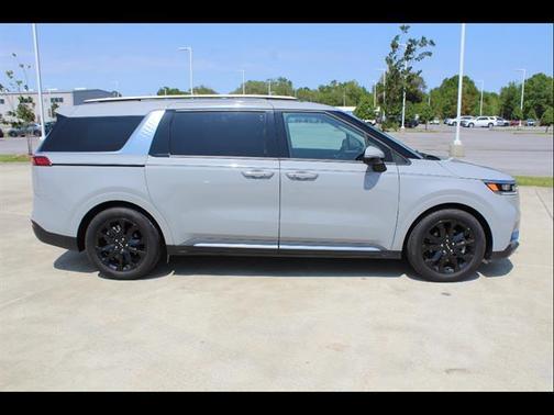 2024 Kia Carnival SX