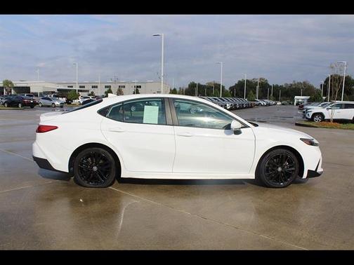 Ice Cap 2025 Toyota Camry SE