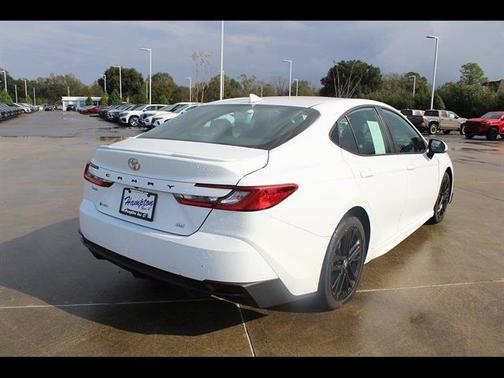 Ice Cap 2025 Toyota Camry SE