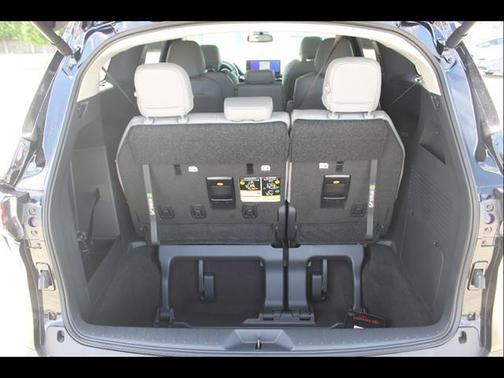 Midnight Black Metallic 2026 Toyota Sienna XLE