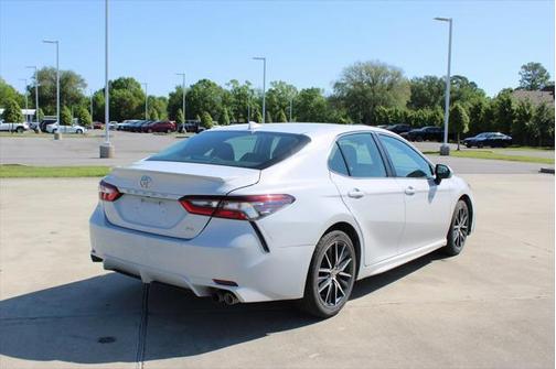 2022 Toyota Camry SE