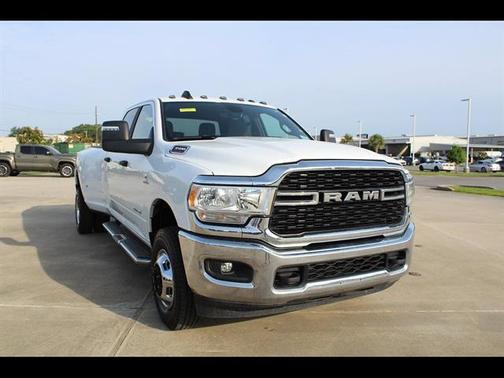 Bright White Clearcoat 2024 RAM 3500 Big Horn Crew Cab 4x4 8' Box