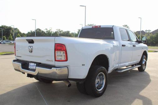 2024 RAM 3500 Big Horn Crew Cab 4x4 8' Box