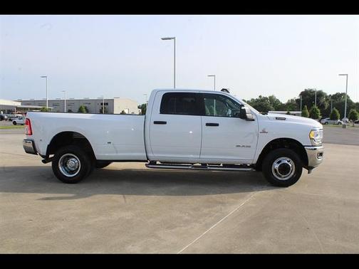 Bright White Clearcoat 2024 RAM 3500 Big Horn Crew Cab 4x4 8' Box