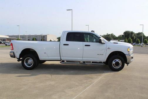 2024 RAM 3500 Big Horn Crew Cab 4x4 8' Box