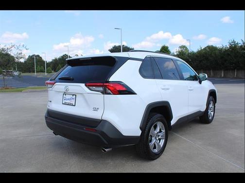 Ice Cap 2025 Toyota RAV4 XLE